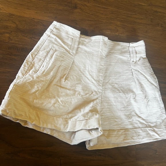 Sezane Cream Textured Rome Shorts - Picture 2 of 7